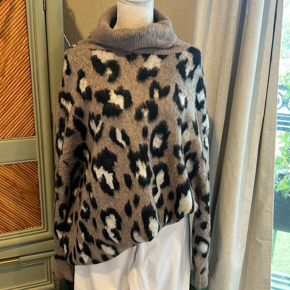 NWT Leapord print sweater